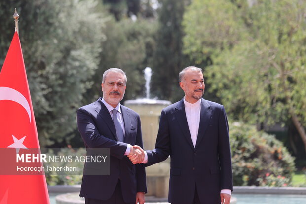 وزير الخارجية التركي بضيافة نظيره الإيراني في العاصمة طهران