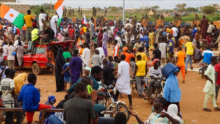 VIDEO: Nigerian people stage protest against France