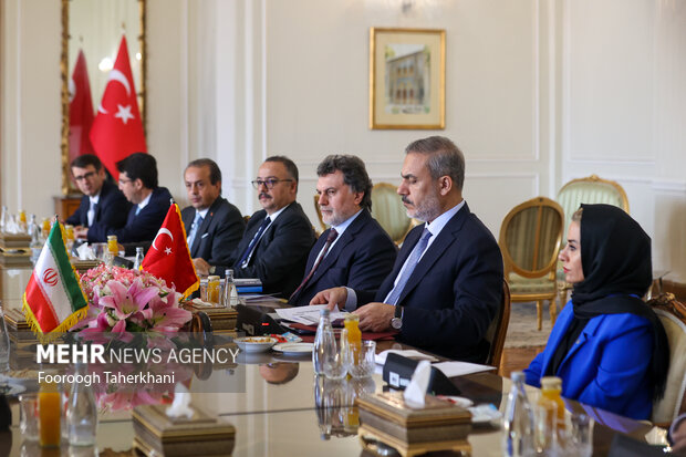 هاکان فیدان، وزیر امور خارجه ترکیه و هیات همراه در محل دیدار وزرای خارجه ترکیه و ایران حضور دارند