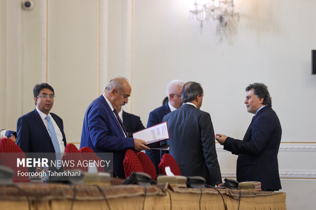 هیات همراه هاکان فیدان، وزیر امور خارجه ترکیه در محل کنفرانس مطبوعاتی مشترک وزرای خارجه ایران و ترکیه حضور دارند 