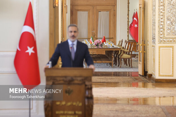 هاکان فیدان، وزیر امور خارجه ترکیه ظهر امروز یکشنبه ۱۲ شهریور ۱۴۰۲ با حسین امیر عبداللهیان، وزیر امور خارجه ایران دیدار و گفتگو کرد