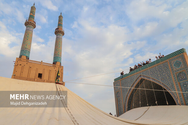 مراسم سنتی پوش کشی مسجد جامع یزد به مناسبت اربعین حسینی