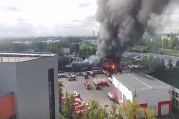 روسيا ... حريق بمستودع للمحروقات في بطرسبورغ