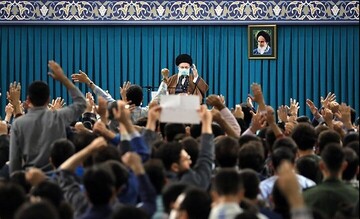 أهالي محافظة سيستان وبلوشستان يلتقون بقائد الثورة الإسلامية