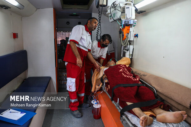 بیمارستان الحسین (ع) هلال احمر در شهر مقدس کربلا در حال ارائه خدمات به زائران حسینی است