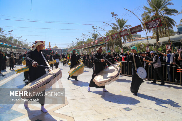 تجمع هیئات مذهبی منطقه کاشان در اربعین در حرم حضرت علی ابن باقر