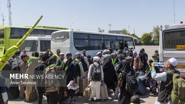 ورود حدود ۵ هزار زائر افغانستانی به مرز دوغارون
