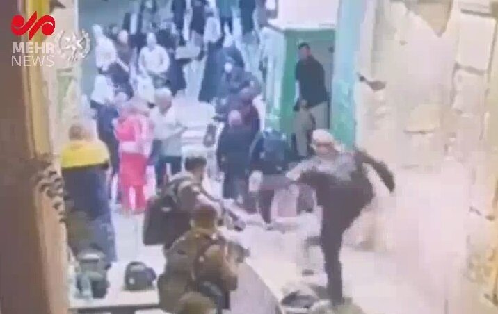 حمله وحشیانه نظامی صهیونیست به دختر فلسطینی در قدس اشغالی+ فیلم