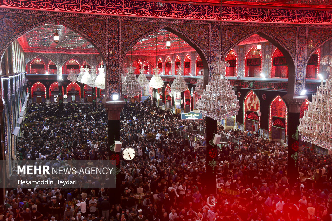 حضور هیات و مواکب عراقی در حرم امام‌حسین(ع) در شب اربعین