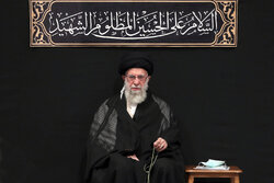 Leader advises Iranian youth to stick to path of Imam Hussein