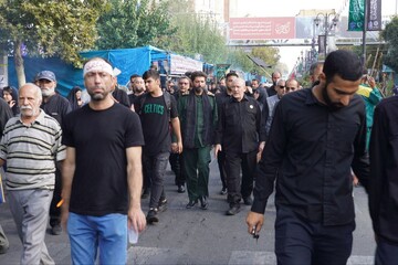 حضور سرلشکر صفوی در راهپیمایی جاماندگان اربعین در تهران