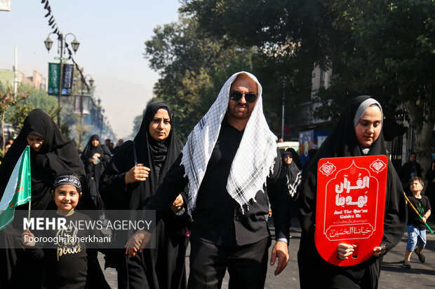 خدمات هلال احمر به جاماندگان اربعین حسینی در تهران