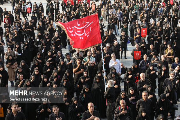 مراسم راهپیمایی جاماندگان اربعین حسینی در تهران صبح امروز چهارشنبه ۱۵ شهریور ۱۴۰۲ مصادف با اربعین حسینی (ع) از میدان امام حسین (ع) به سمت حرم عبدالعظیم حسنی (ع) با حضور عزاداران و عاشقان اهل بیت (ع) در حال برگزاری است