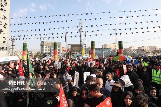 مراسم راهپیمایی جاماندگان اربعین حسینی در تهران صبح امروز چهارشنبه ۱۵ شهریور ۱۴۰۲ مصادف با اربعین حسینی (ع) از میدان امام حسین (ع) به سمت حرم عبدالعظیم حسنی (ع) با حضور عزاداران و عاشقان اهل بیت (ع) در حال برگزاری است