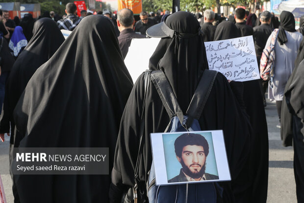 مراسم راهپیمایی جاماندگان اربعین حسینی در تهران صبح امروز چهارشنبه ۱۵ شهریور ۱۴۰۲ مصادف با اربعین حسینی (ع) از میدان امام حسین (ع) به سمت حرم عبدالعظیم حسنی (ع) با حضور عزاداران و عاشقان اهل بیت (ع) در حال برگزاری است