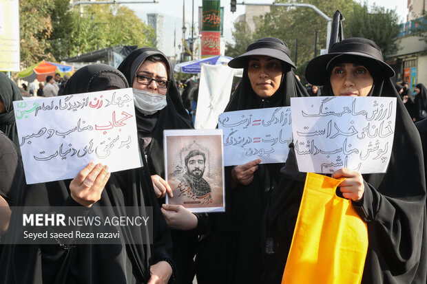 مراسم راهپیمایی جاماندگان اربعین حسینی در تهران صبح امروز چهارشنبه ۱۵ شهریور ۱۴۰۲ مصادف با اربعین حسینی (ع) از میدان امام حسین (ع) به سمت حرم عبدالعظیم حسنی (ع) با حضور عزاداران و عاشقان اهل بیت (ع) در حال برگزاری است