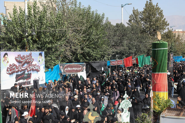 مراسم راهپیمایی جاماندگان اربعین حسینی در تهران صبح امروز چهارشنبه ۱۵ شهریور ۱۴۰۲ مصادف با اربعین حسینی (ع) از میدان امام حسین (ع) به سمت حرم عبدالعظیم حسنی (ع) با حضور عزاداران و عاشقان اهل بیت (ع) در حال برگزاری است