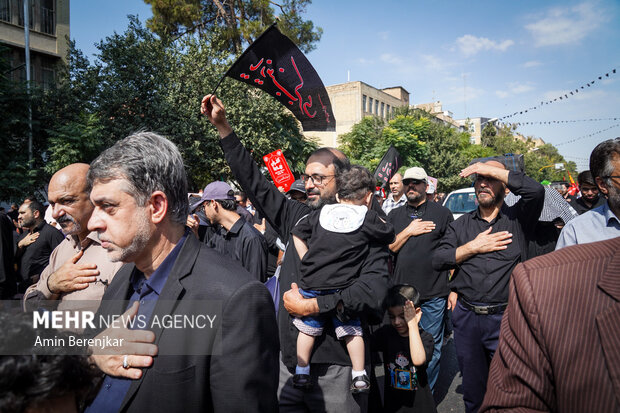 راهپیمایی دلدادگان اربعین حسینی در شیراز