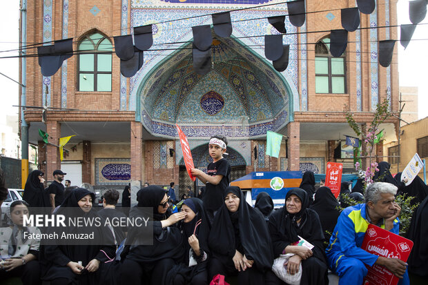 مراسم راهپیمایی جاماندگان اربعین حسینی در تهران صبح روز چهارشنبه ۱۵ شهریور ۱۴۰۲ مصادف با اربعین حسینی (ع) از میدان امام حسین (ع) به سمت حرم عبدالعظیم حسنی (ع) با حضور عزاداران و عاشقان اهل بیت (ع) برگزار شد