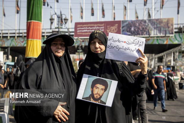 مراسم راهپیمایی جاماندگان اربعین حسینی در تهران صبح روز چهارشنبه ۱۵ شهریور ۱۴۰۲ مصادف با اربعین حسینی (ع) از میدان امام حسین (ع) به سمت حرم عبدالعظیم حسنی (ع) با حضور عزاداران و عاشقان اهل بیت (ع) برگزار شد