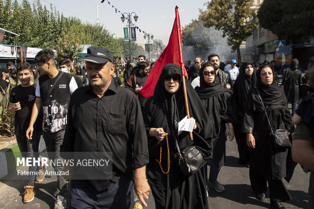 مراسم راهپیمایی جاماندگان اربعین حسینی در تهران صبح روز چهارشنبه ۱۵ شهریور ۱۴۰۲ مصادف با اربعین حسینی (ع) از میدان امام حسین (ع) به سمت حرم عبدالعظیم حسنی (ع) با حضور عزاداران و عاشقان اهل بیت (ع) برگزار شد