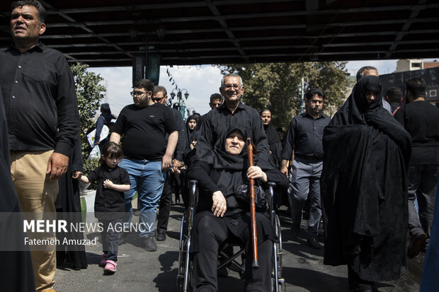 مراسم راهپیمایی جاماندگان اربعین حسینی در تهران صبح روز چهارشنبه ۱۵ شهریور ۱۴۰۲ مصادف با اربعین حسینی (ع) از میدان امام حسین (ع) به سمت حرم عبدالعظیم حسنی (ع) با حضور عزاداران و عاشقان اهل بیت (ع) برگزار شد