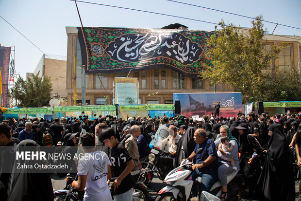 مراسم راهپیمایی جاماندگان اربعین حسینی در مورخ پانزدهم شهریور 1402 در تهران برگزار شد