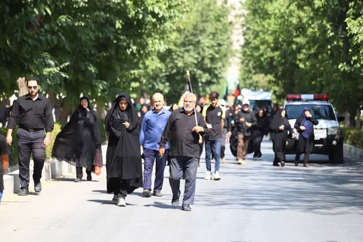 قدم به قدم با جاماندگان اربعین حسینی از حرم تا حرم در شهرکرد