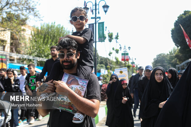 مراسم راهپیمایی جاماندگان اربعین حسینی در تهران صبح روز چهارشنبه ۱۵ شهریور ۱۴۰۲ مصادف با اربعین حسینی (ع) از میدان امام حسین (ع) به سمت حرم عبدالعظیم حسنی (ع) با حضور عزاداران و عاشقان اهل بیت (ع) برگزار شد