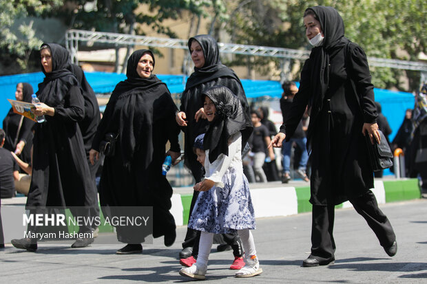 مراسم راهپیمایی جاماندگان اربعین حسینی در تهران صبح روز چهارشنبه ۱۵ شهریور ۱۴۰۲ مصادف با اربعین حسینی (ع) از میدان امام حسین (ع) به سمت حرم عبدالعظیم حسنی (ع) با حضور عزاداران و عاشقان اهل بیت (ع) برگزار شد