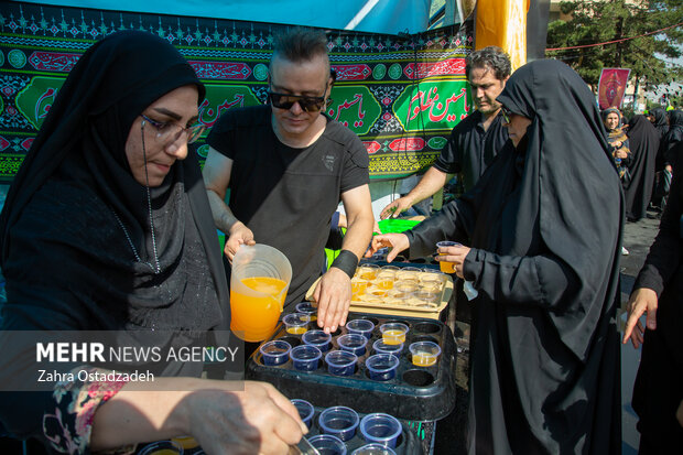 مراسم راهپیمایی جاماندگان اربعین حسینی در تهران صبح روز چهارشنبه ۱۵ شهریور ۱۴۰۲ مصادف با اربعین حسینی (ع) از میدان امام حسین (ع) به سمت حرم عبدالعظیم حسنی (ع) با حضور عزاداران و عاشقان اهل بیت (ع) برگزار شد