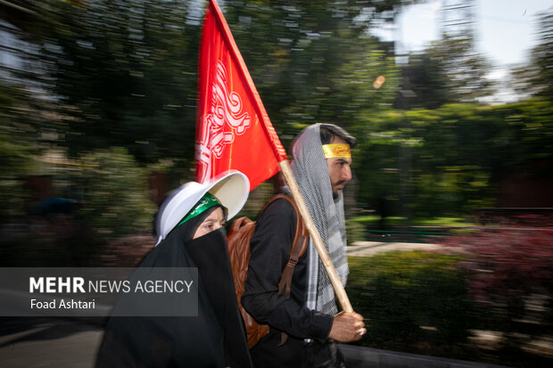 مراسم راهپیمایی جاماندگان اربعین حسینی در تهران صبح روز چهارشنبه ۱۵ شهریور ۱۴۰۲ مصادف با اربعین حسینی (ع) از میدان امام حسین (ع) به سمت حرم عبدالعظیم حسنی (ع) با حضور عزاداران و عاشقان اهل بیت (ع) برگزار شد