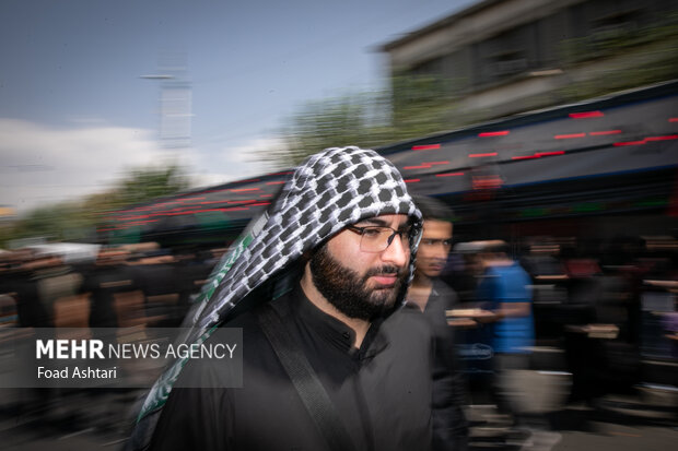 مراسم راهپیمایی جاماندگان اربعین حسینی در تهران صبح روز چهارشنبه ۱۵ شهریور ۱۴۰۲ مصادف با اربعین حسینی (ع) از میدان امام حسین (ع) به سمت حرم عبدالعظیم حسنی (ع) با حضور عزاداران و عاشقان اهل بیت (ع) برگزار شد