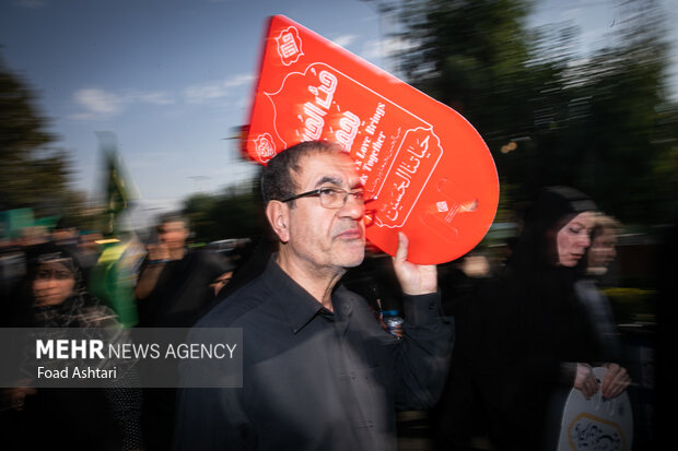 مراسم راهپیمایی جاماندگان اربعین حسینی در تهران صبح روز چهارشنبه ۱۵ شهریور ۱۴۰۲ مصادف با اربعین حسینی (ع) از میدان امام حسین (ع) به سمت حرم عبدالعظیم حسنی (ع) با حضور عزاداران و عاشقان اهل بیت (ع) برگزار شد