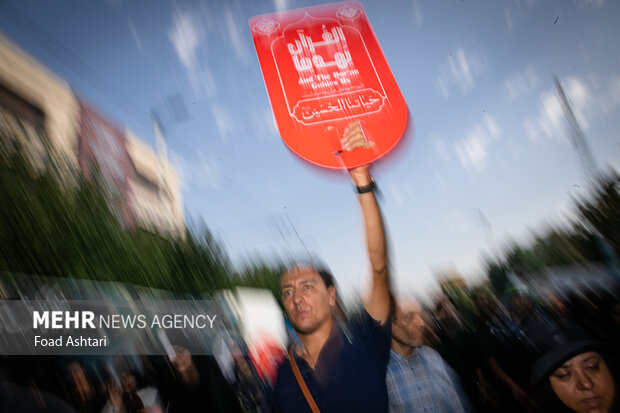 مراسم راهپیمایی جاماندگان اربعین حسینی در تهران صبح روز چهارشنبه ۱۵ شهریور ۱۴۰۲ مصادف با اربعین حسینی (ع) از میدان امام حسین (ع) به سمت حرم عبدالعظیم حسنی (ع) با حضور عزاداران و عاشقان اهل بیت (ع) برگزار شد