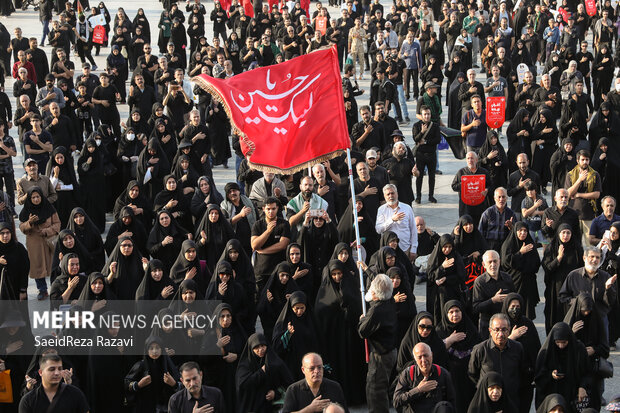 مراسم راهپیمایی جاماندگان اربعین حسینی در تهران صبح روز چهارشنبه ۱۵ شهریور ۱۴۰۲ مصادف با اربعین حسینی (ع) از میدان امام حسین (ع) به سمت حرم عبدالعظیم حسنی (ع) با حضور عزاداران و عاشقان اهل بیت (ع) برگزار شد