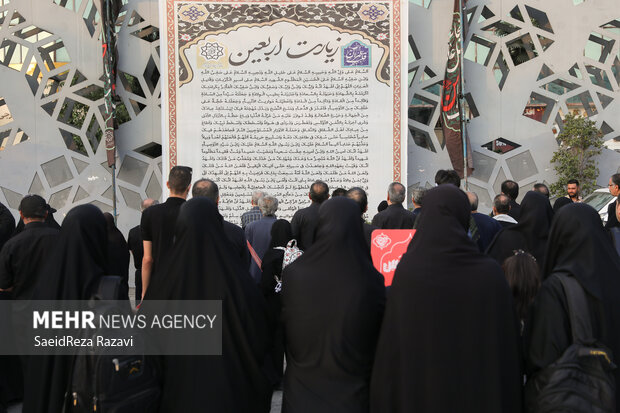 مراسم راهپیمایی جاماندگان اربعین حسینی در تهران صبح روز چهارشنبه ۱۵ شهریور ۱۴۰۲ مصادف با اربعین حسینی (ع) از میدان امام حسین (ع) به سمت حرم عبدالعظیم حسنی (ع) با حضور عزاداران و عاشقان اهل بیت (ع) برگزار شد