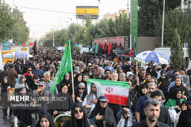 مراسم راهپیمایی جاماندگان اربعین حسینی در تهران صبح روز چهارشنبه ۱۵ شهریور ۱۴۰۲ مصادف با اربعین حسینی (ع) از میدان امام حسین (ع) به سمت حرم عبدالعظیم حسنی (ع) با حضور عزاداران و عاشقان اهل بیت (ع) برگزار شد