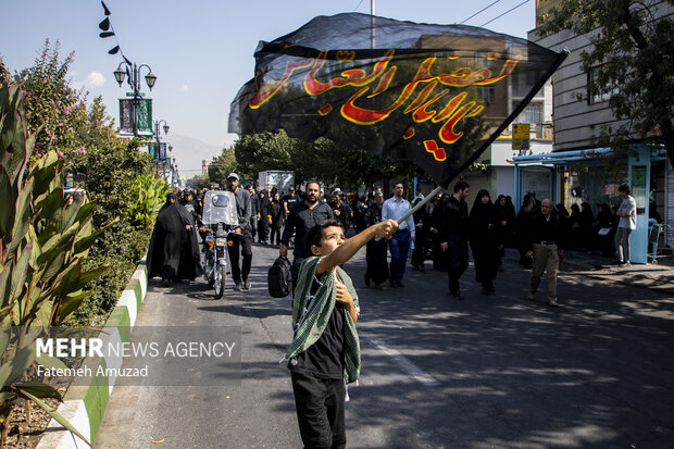 مراسم راهپیمایی جاماندگان اربعین حسینی در تهران صبح روز چهارشنبه ۱۵ شهریور ۱۴۰۲ مصادف با اربعین حسینی (ع) از میدان امام حسین (ع) به سمت حرم عبدالعظیم حسنی (ع) با حضور عزاداران و عاشقان اهل بیت (ع) برگزار شد