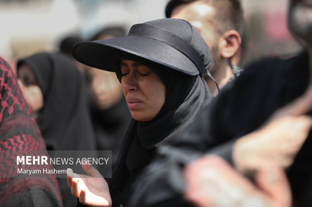 مراسم راهپیمایی جاماندگان اربعین حسینی در تهران صبح روز چهارشنبه ۱۵ شهریور ۱۴۰۲ مصادف با اربعین حسینی (ع) از میدان امام حسین (ع) به سمت حرم عبدالعظیم حسنی (ع) با حضور عزاداران و عاشقان اهل بیت (ع) برگزار شد