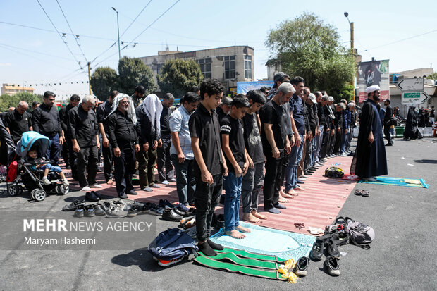 مراسم راهپیمایی جاماندگان اربعین حسینی در تهران صبح روز چهارشنبه ۱۵ شهریور ۱۴۰۲ مصادف با اربعین حسینی (ع) از میدان امام حسین (ع) به سمت حرم عبدالعظیم حسنی (ع) با حضور عزاداران و عاشقان اهل بیت (ع) برگزار شد