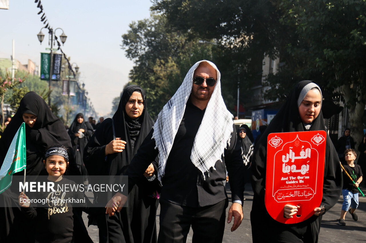 خدمات هلال احمر به جاماندگان اربعین حسینی در تهران