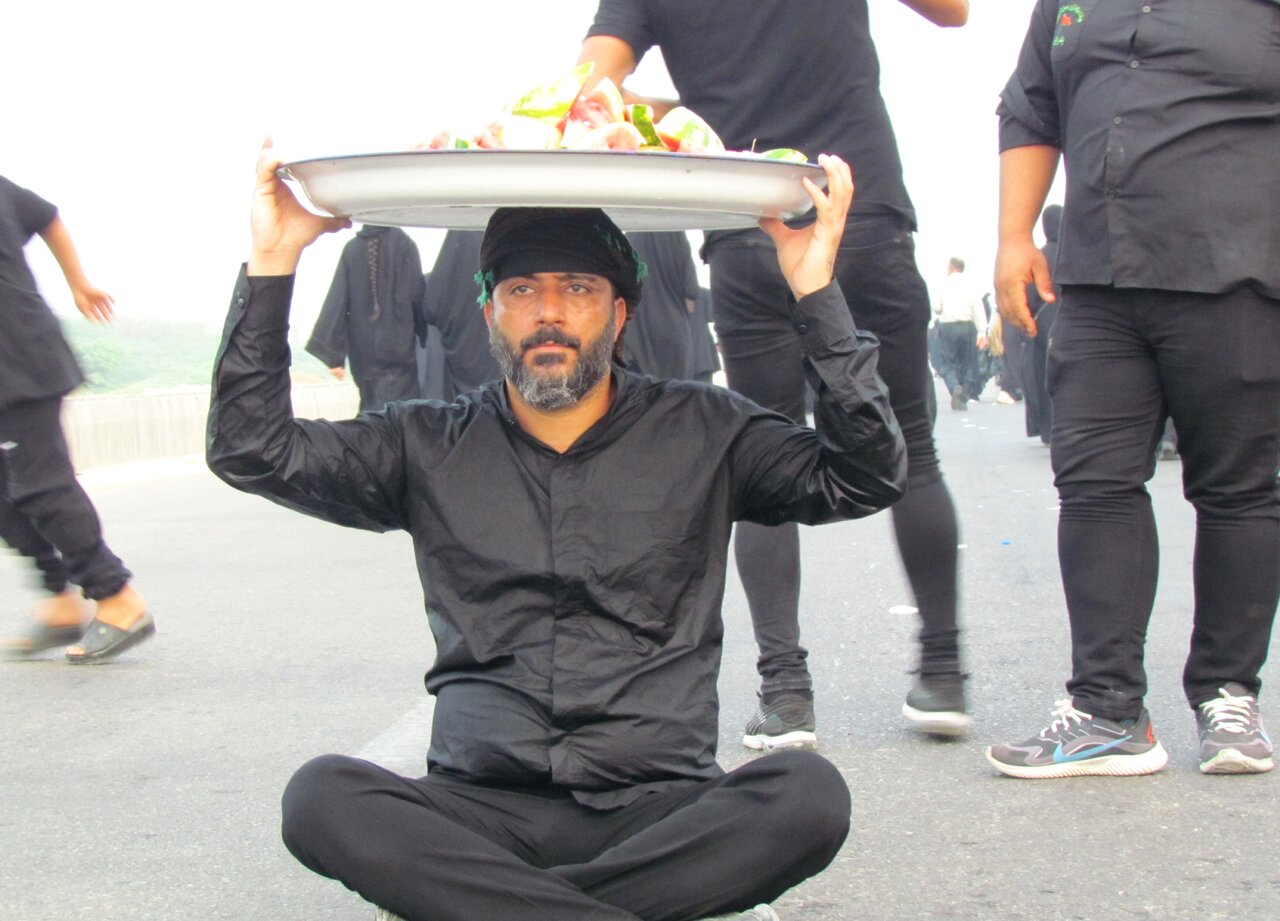 پیادهروی اربعین در «دیر»/ گرما مانع حضور جاماندگان از قافله نشد