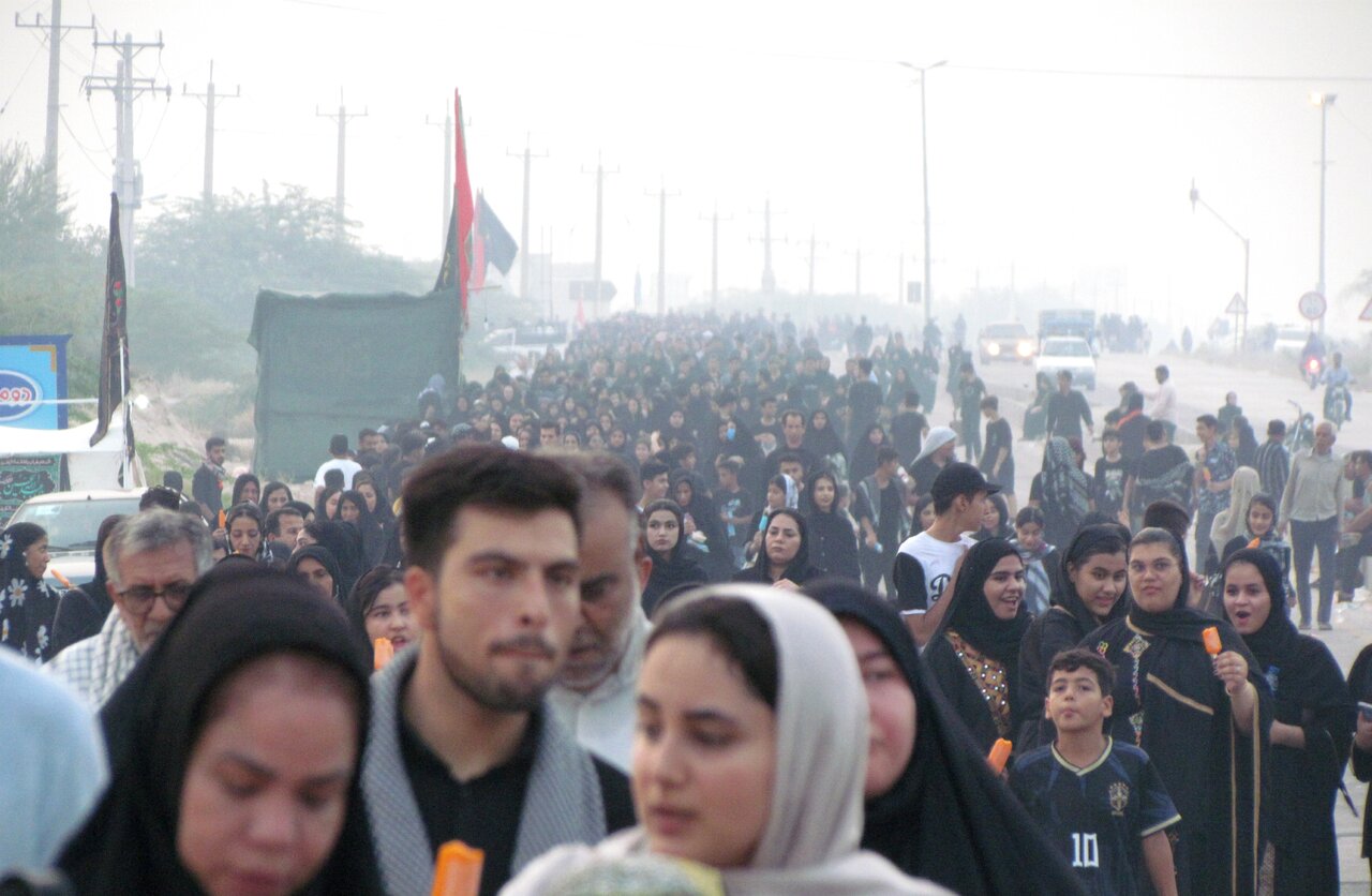 پیادهروی اربعین در «دیر»/ گرما مانع حضور جاماندگان از قافله نشد