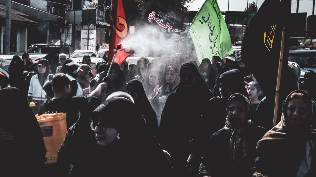 پذیرایی موکب هیئت رزمندگان لاهیجان از عاشقان حسینی