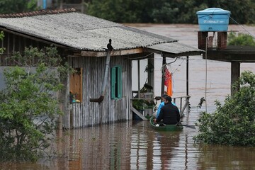 7 killed as cyclone Midhili lashes Bangladesh