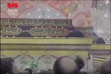 VIDEO: Pilgrims in holy shrine of Imam Hussein