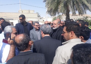 وزیر کشور از مناطق زلزله‌زده «اوز» فارس بازدید کرد