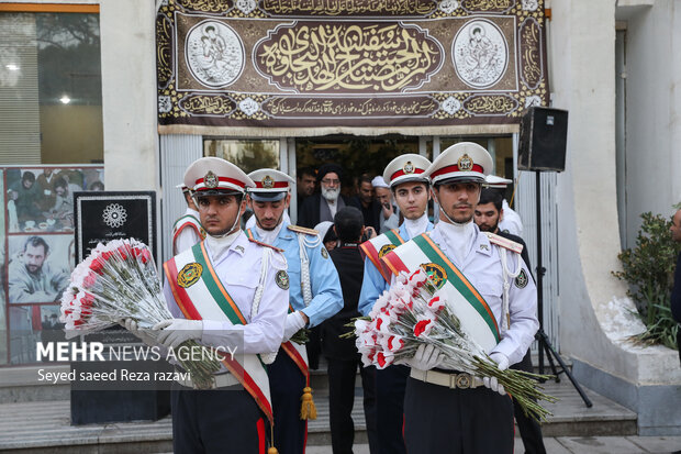 مراسم بزرگداشت سالگرد شهدای هفدهم شهریور در تهران و با ادای احترام و عطرافشانی و گلباران مزار شهدای قیام یوم الله هفدهم شهریور بهشت زهرا «سلام الله علیها» بعدازظهر امروز پنج شنبه ۱۶ شهریور ماه ۱۴۰۲ با حضور حجت‌الاسلام محمد موحدی آزاد دادستان کل کشور و خانواده‌های شهدا و ایثارگران در بهشت زهرا «سلام الله علیها» برگزار شد