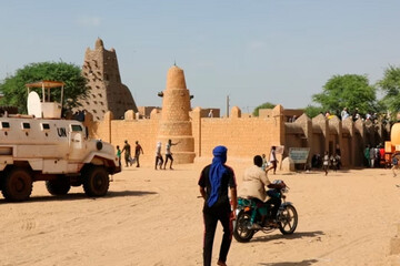 64 killed in Mali in attacks on boat, army base
